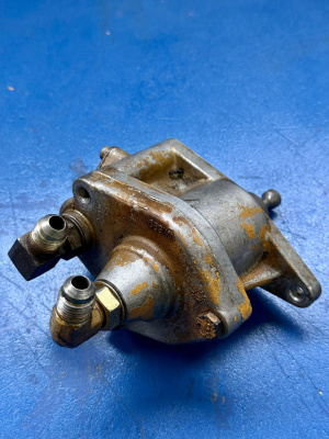 1W1698 Корпус насоса Б/У 1W-1698 (CAT б/у)